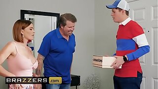Milfs Have a weakness for it Big - (Krissy Lynn, Justin Hunt) - Im A Giver And A Taker - Brazzers